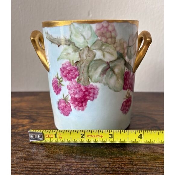 Vintage 1965 Handpainted With Gold Trim Porcelain raspberry planter - Picture 6 of 7